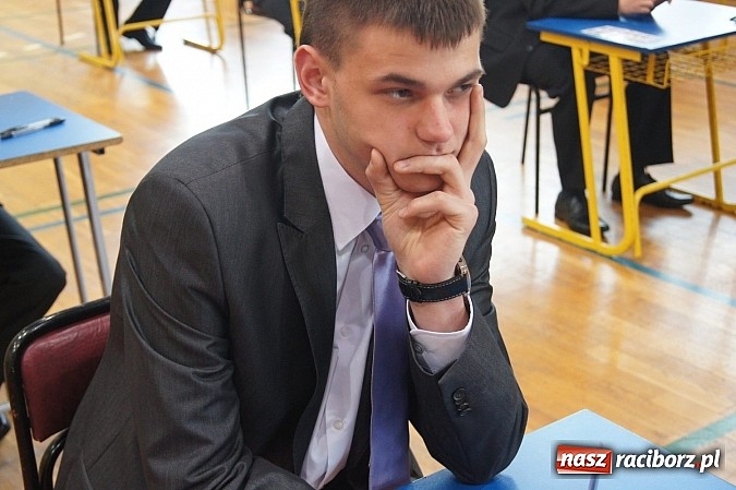 Zdjęcie w galerii na portalu naszraciborz.pl: Egzamin gimnazjalny w Nędzy: I luz, i stres wiadomości z regionu