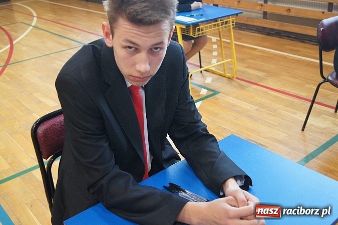 Zdjęcie w galerii na portalu naszraciborz.pl: Egzamin gimnazjalny w Nędzy: I luz, i stres wiadomości z regionu