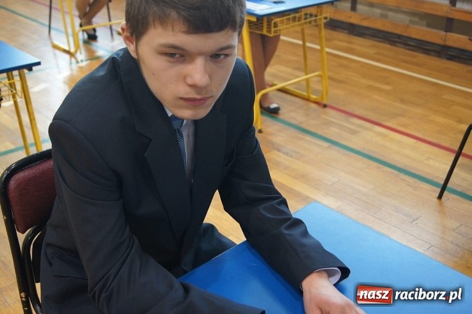 Zdjęcie w galerii na portalu naszraciborz.pl: Egzamin gimnazjalny w Nędzy: I luz, i stres wiadomości z regionu