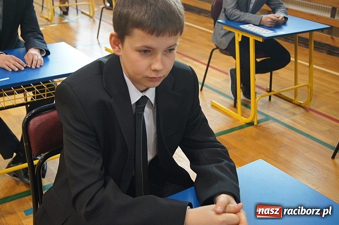 Zdjęcie w galerii na portalu naszraciborz.pl: Egzamin gimnazjalny w Nędzy: I luz, i stres wiadomości z regionu