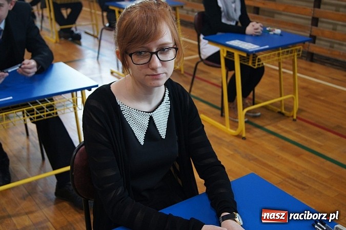 Zdjęcie w galerii na portalu naszraciborz.pl: Egzamin gimnazjalny w Nędzy: I luz, i stres wiadomości z regionu