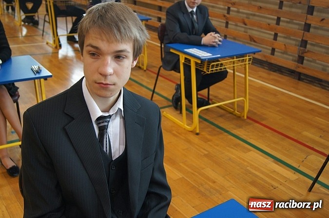 Zdjęcie w galerii na portalu naszraciborz.pl: Egzamin gimnazjalny w Nędzy: I luz, i stres wiadomości z regionu
