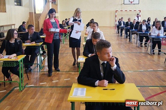Zdjęcie w galerii na portalu naszraciborz.pl: Egzamin gimnazjalny w Nędzy: I luz, i stres wiadomości z regionu