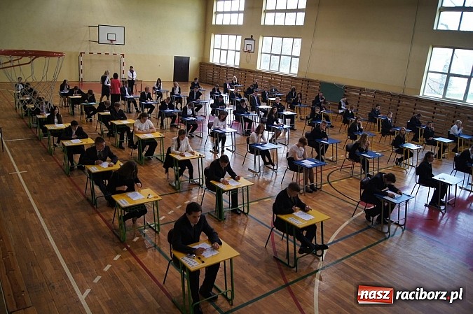 Zdjęcie w galerii na portalu naszraciborz.pl: Egzamin gimnazjalny w Nędzy: I luz, i stres wiadomości z regionu