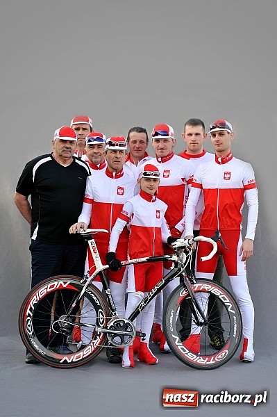 Zdjęcie w galerii na portalu naszraciborz.pl: Darbud Team na rowerach z Kietrza do Watykanu wiadomości z regionu