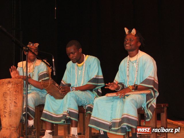 Zdjęcie w galerii na portalu naszraciborz.pl: Szkoła bez ścian, podłóg i prądu… wiadomości z regionu