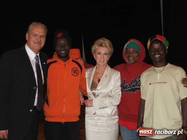 Zdjęcie w galerii na portalu naszraciborz.pl: Szkoła bez ścian, podłóg i prądu… wiadomości z regionu