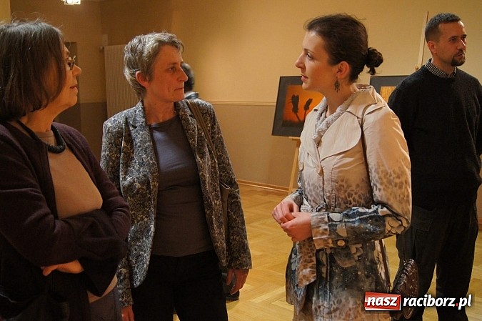 Zdjęcie w galerii na portalu naszraciborz.pl: Uwiecznione światło, barwa i kreska w galerii RCK wiadomości z regionu