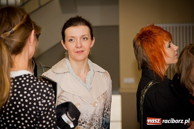 Zdjęcie w galerii na portalu naszraciborz.pl: Uwiecznione światło, barwa i kreska w galerii RCK wiadomości z regionu