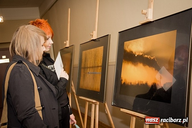 Zdjęcie w galerii na portalu naszraciborz.pl: Uwiecznione światło, barwa i kreska w galerii RCK wiadomości z regionu