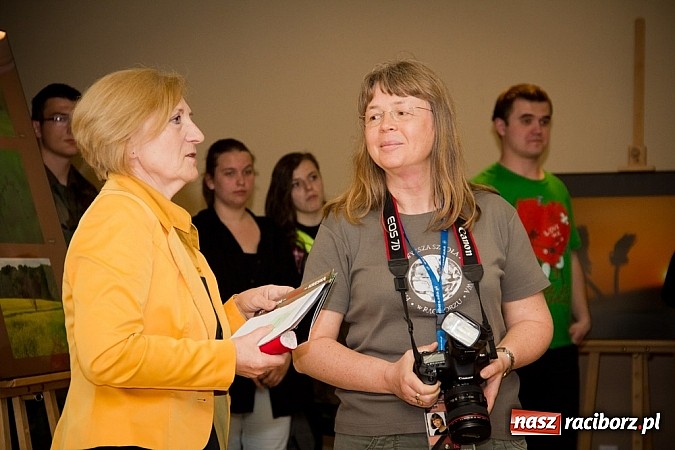 Zdjęcie w galerii na portalu naszraciborz.pl: Uwiecznione światło, barwa i kreska w galerii RCK wiadomości z regionu