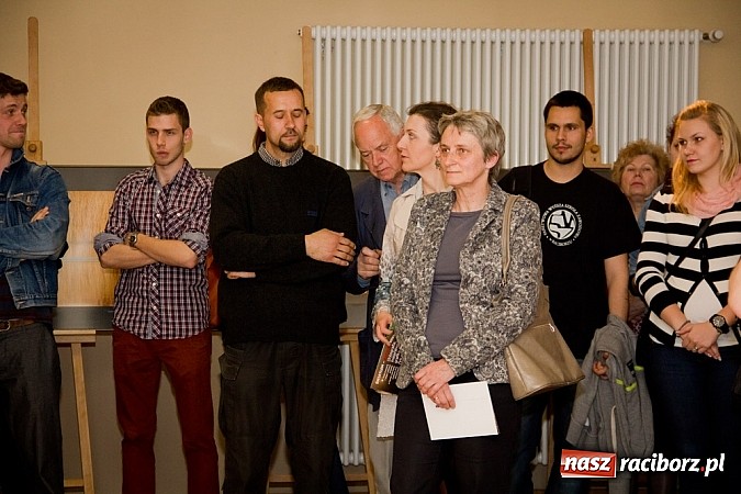 Zdjęcie w galerii na portalu naszraciborz.pl: Uwiecznione światło, barwa i kreska w galerii RCK wiadomości z regionu