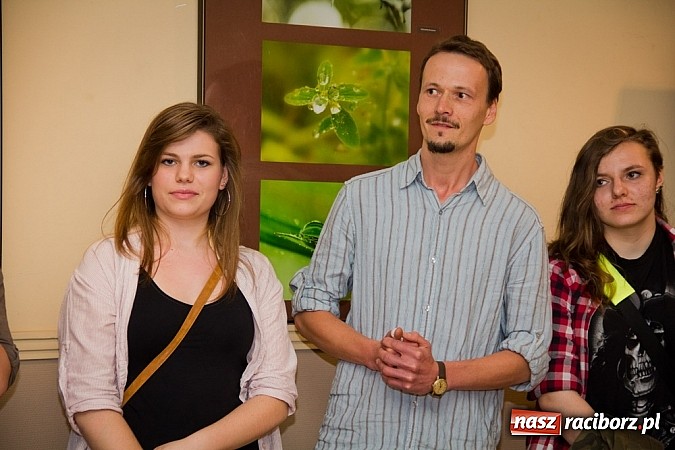 Zdjęcie w galerii na portalu naszraciborz.pl: Uwiecznione światło, barwa i kreska w galerii RCK wiadomości z regionu