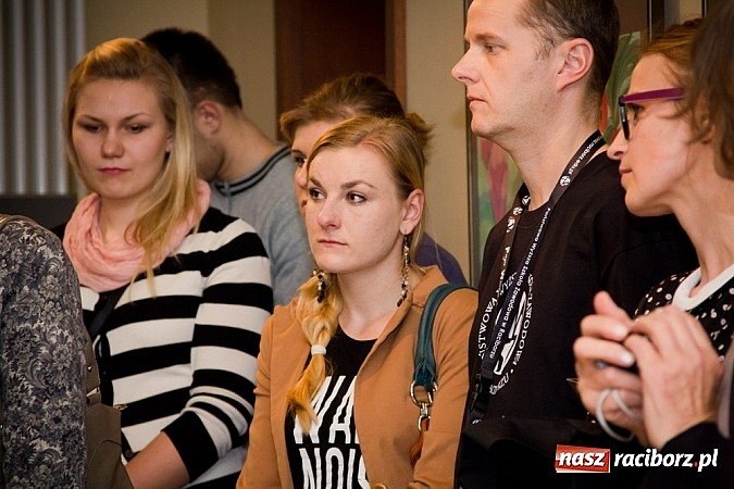 Zdjęcie w galerii na portalu naszraciborz.pl: Uwiecznione światło, barwa i kreska w galerii RCK wiadomości z regionu