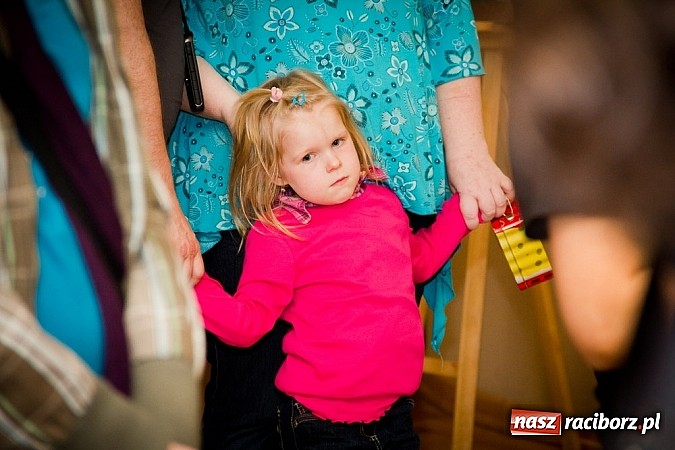 Zdjęcie w galerii na portalu naszraciborz.pl: Uwiecznione światło, barwa i kreska w galerii RCK wiadomości z regionu