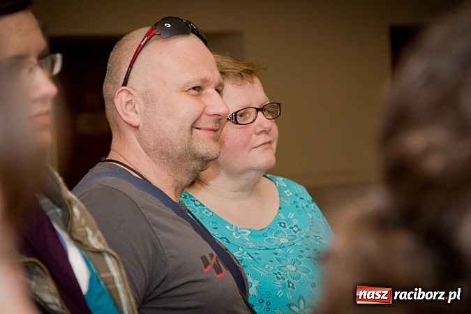 Zdjęcie w galerii na portalu naszraciborz.pl: Uwiecznione światło, barwa i kreska w galerii RCK wiadomości z regionu