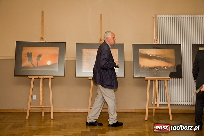 Zdjęcie w galerii na portalu naszraciborz.pl: Uwiecznione światło, barwa i kreska w galerii RCK wiadomości z regionu