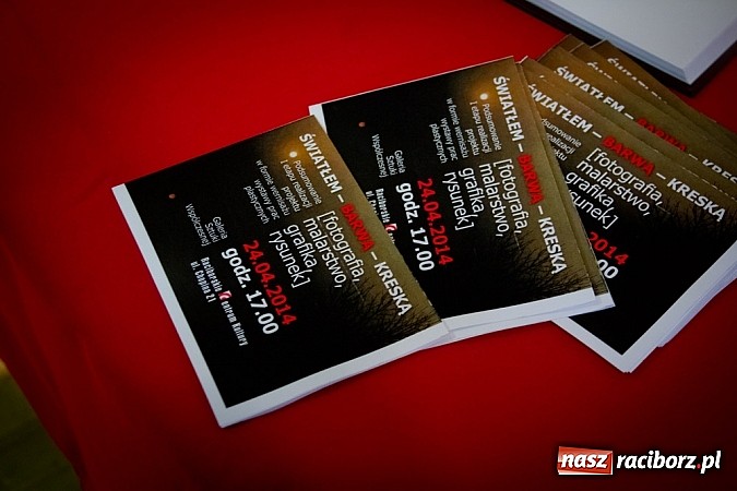 Zdjęcie w galerii na portalu naszraciborz.pl: Uwiecznione światło, barwa i kreska w galerii RCK wiadomości z regionu