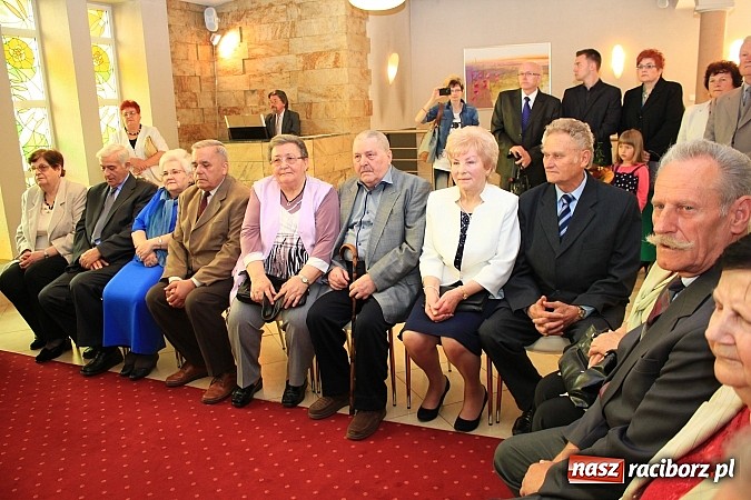 Zdjęcie w galerii na portalu naszraciborz.pl: Magiczny jubileusz, czyli Złote Gody w USC wiadomości z regionu