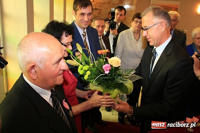 Zdjęcie w galerii na portalu naszraciborz.pl: Magiczny jubileusz, czyli Złote Gody w USC wiadomości z regionu