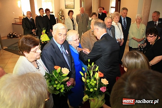 Zdjęcie w galerii na portalu naszraciborz.pl: Magiczny jubileusz, czyli Złote Gody w USC wiadomości z regionu
