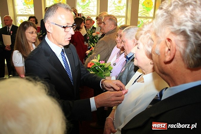 Zdjęcie w galerii na portalu naszraciborz.pl: Magiczny jubileusz, czyli Złote Gody w USC wiadomości z regionu