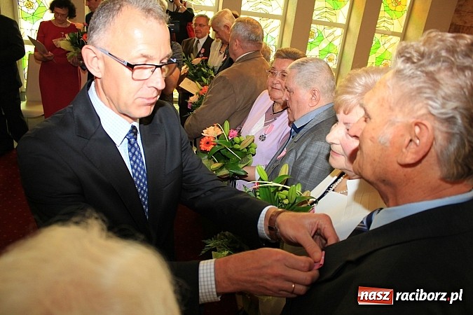 Zdjęcie w galerii na portalu naszraciborz.pl: Magiczny jubileusz, czyli Złote Gody w USC wiadomości z regionu