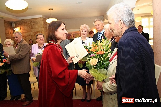 Zdjęcie w galerii na portalu naszraciborz.pl: Magiczny jubileusz, czyli Złote Gody w USC wiadomości z regionu