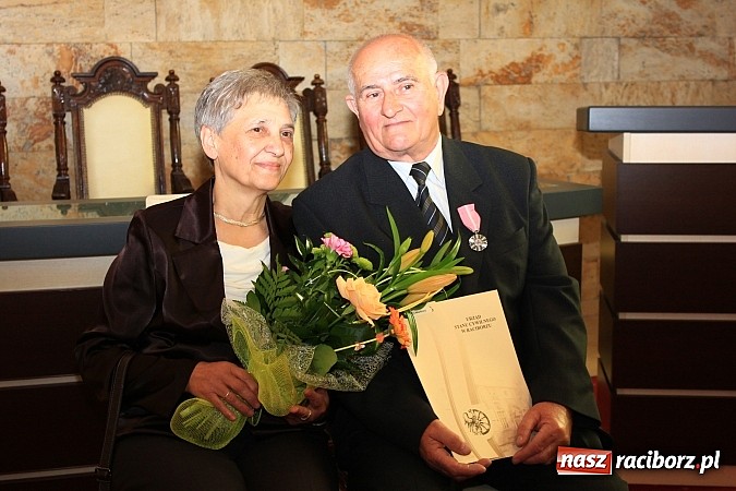 Zdjęcie w galerii na portalu naszraciborz.pl: Magiczny jubileusz, czyli Złote Gody w USC wiadomości z regionu