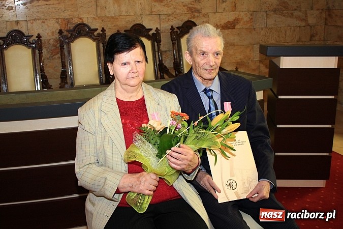 Zdjęcie w galerii na portalu naszraciborz.pl: Magiczny jubileusz, czyli Złote Gody w USC wiadomości z regionu