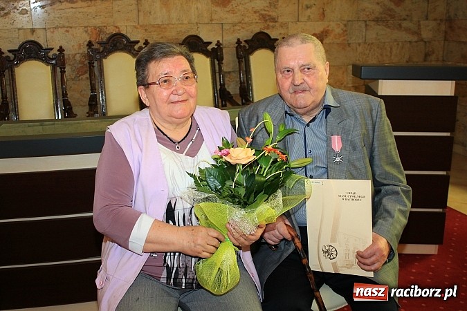 Zdjęcie w galerii na portalu naszraciborz.pl: Magiczny jubileusz, czyli Złote Gody w USC wiadomości z regionu