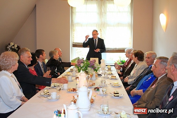 Zdjęcie w galerii na portalu naszraciborz.pl: Magiczny jubileusz, czyli Złote Gody w USC wiadomości z regionu