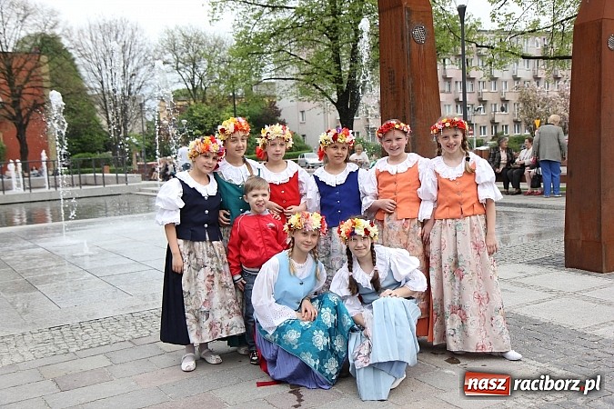 Zdjęcie w galerii na portalu naszraciborz.pl: Nowe fontanny otwarte z wielkim hukiem! wiadomości z regionu