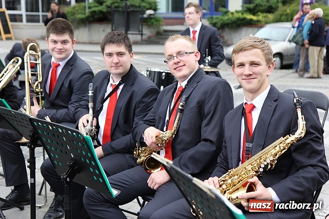 Zdjęcie w galerii na portalu naszraciborz.pl: Nowe fontanny otwarte z wielkim hukiem! wiadomości z regionu