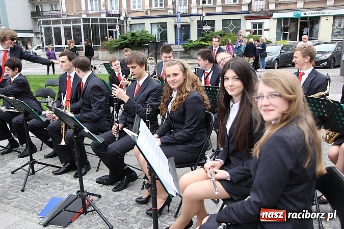 Zdjęcie w galerii na portalu naszraciborz.pl: Nowe fontanny otwarte z wielkim hukiem! wiadomości z regionu
