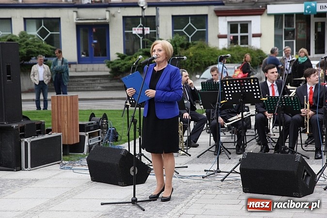 Zdjęcie w galerii na portalu naszraciborz.pl: Nowe fontanny otwarte z wielkim hukiem! wiadomości z regionu