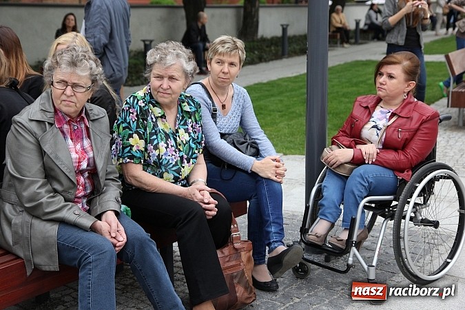 Zdjęcie w galerii na portalu naszraciborz.pl: Nowe fontanny otwarte z wielkim hukiem! wiadomości z regionu