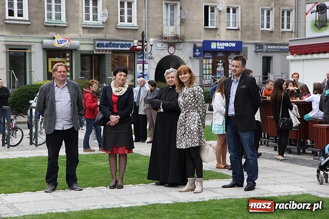 Zdjęcie w galerii na portalu naszraciborz.pl: Nowe fontanny otwarte z wielkim hukiem! wiadomości z regionu