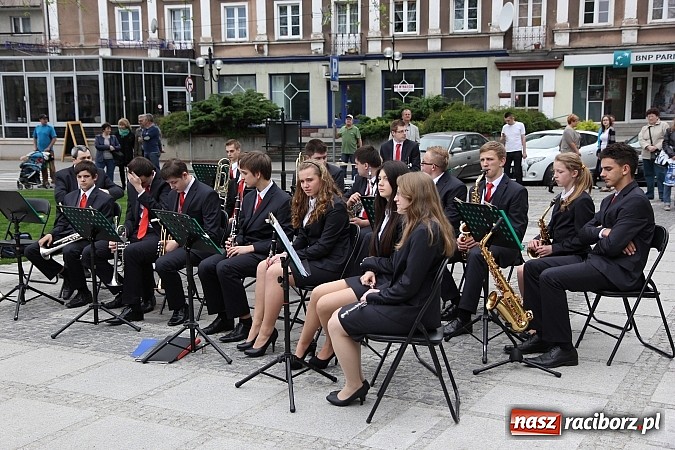 Zdjęcie w galerii na portalu naszraciborz.pl: Nowe fontanny otwarte z wielkim hukiem! wiadomości z regionu