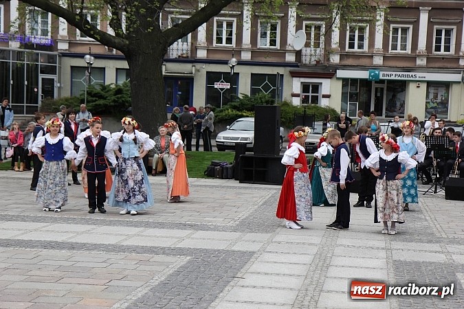 Zdjęcie w galerii na portalu naszraciborz.pl: Nowe fontanny otwarte z wielkim hukiem! wiadomości z regionu