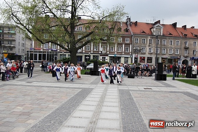 Zdjęcie w galerii na portalu naszraciborz.pl: Nowe fontanny otwarte z wielkim hukiem! wiadomości z regionu