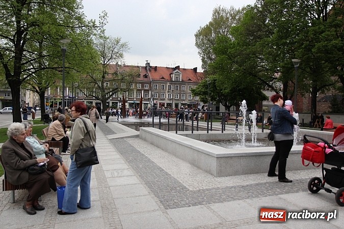 Zdjęcie w galerii na portalu naszraciborz.pl: Nowe fontanny otwarte z wielkim hukiem! wiadomości z regionu