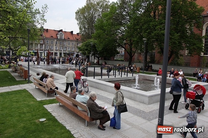 Zdjęcie w galerii na portalu naszraciborz.pl: Nowe fontanny otwarte z wielkim hukiem! wiadomości z regionu