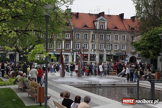 Zdjęcie w galerii na portalu naszraciborz.pl: Nowe fontanny otwarte z wielkim hukiem! wiadomości z regionu
