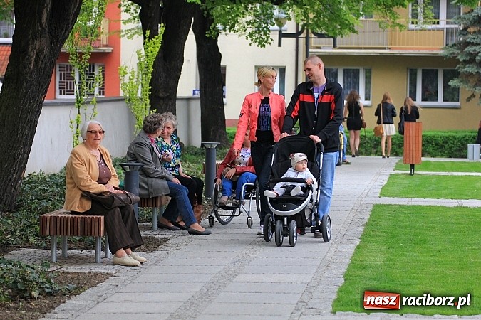 Zdjęcie w galerii na portalu naszraciborz.pl: Nowe fontanny otwarte z wielkim hukiem! wiadomości z regionu