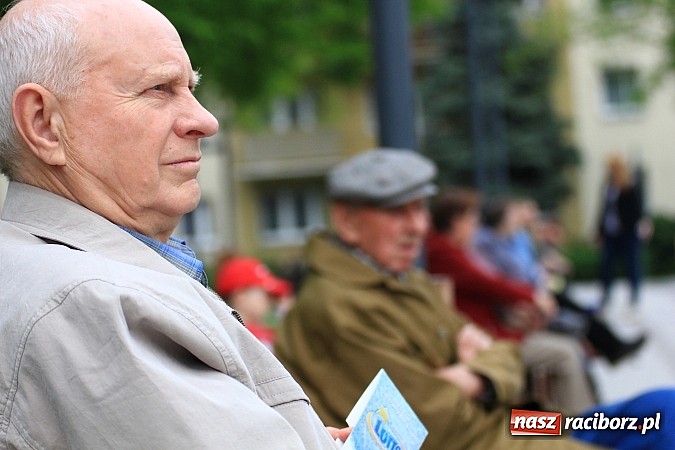 Zdjęcie w galerii na portalu naszraciborz.pl: Nowe fontanny otwarte z wielkim hukiem! wiadomości z regionu
