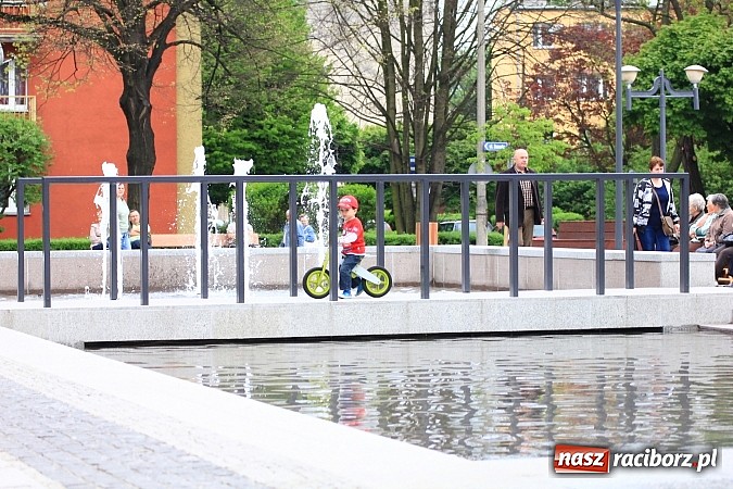 Zdjęcie w galerii na portalu naszraciborz.pl: Nowe fontanny otwarte z wielkim hukiem! wiadomości z regionu