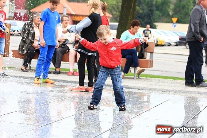 Zdjęcie w galerii na portalu naszraciborz.pl: Nowe fontanny otwarte z wielkim hukiem! wiadomości z regionu