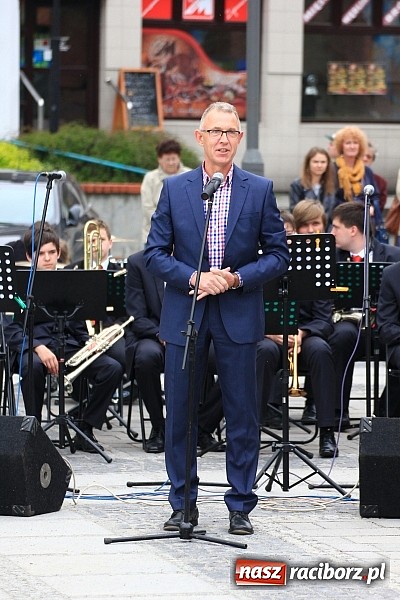 Zdjęcie w galerii na portalu naszraciborz.pl: Nowe fontanny otwarte z wielkim hukiem! wiadomości z regionu