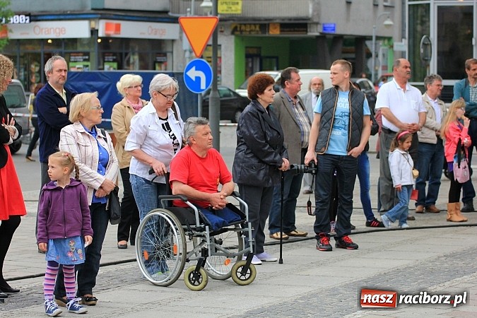 Zdjęcie w galerii na portalu naszraciborz.pl: Nowe fontanny otwarte z wielkim hukiem! wiadomości z regionu